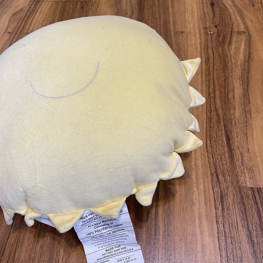 Pottery Barn Kids Sun Pillow Sunshine Yellow Smile Round Throw‎ 16